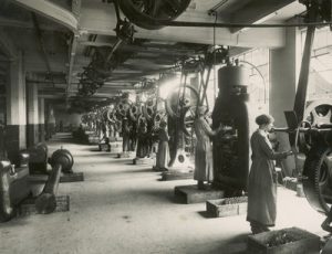 Women Factory workers- The Gramophone Company 1914 -1918 Photo courtesy of the EMI Group Archive Trust